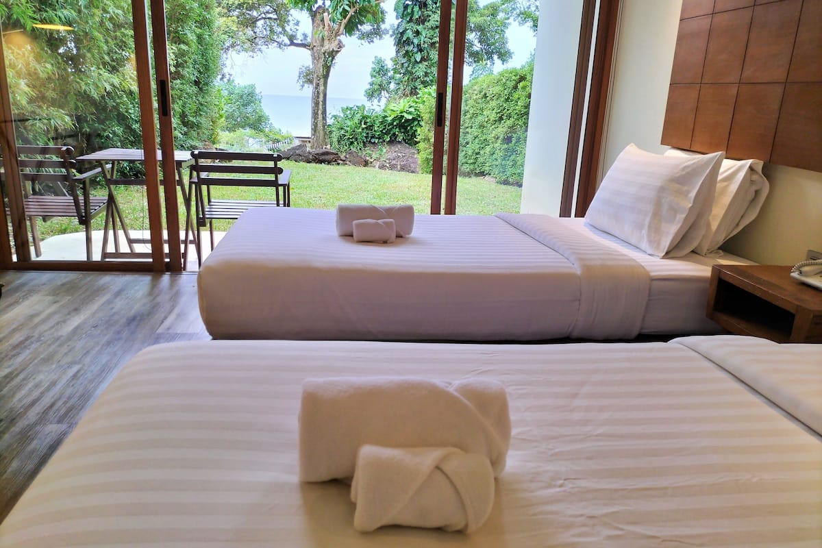 deluxe | 1 bedroom, in-room safe, desk, free wifi