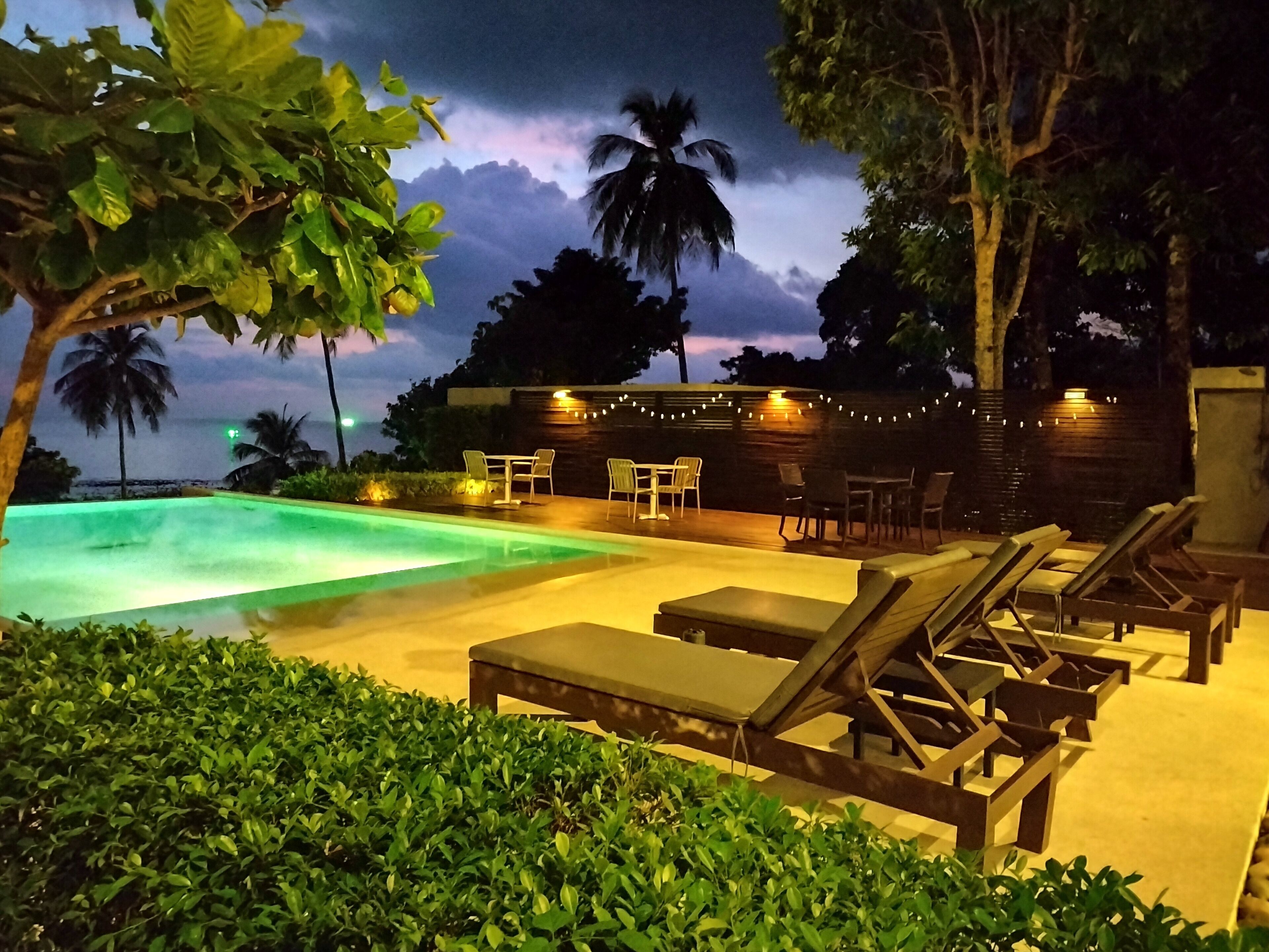 Hồ bơi ngoài trời, lều miễn phí, dù/ô trên bãi biển/hồ bơi 