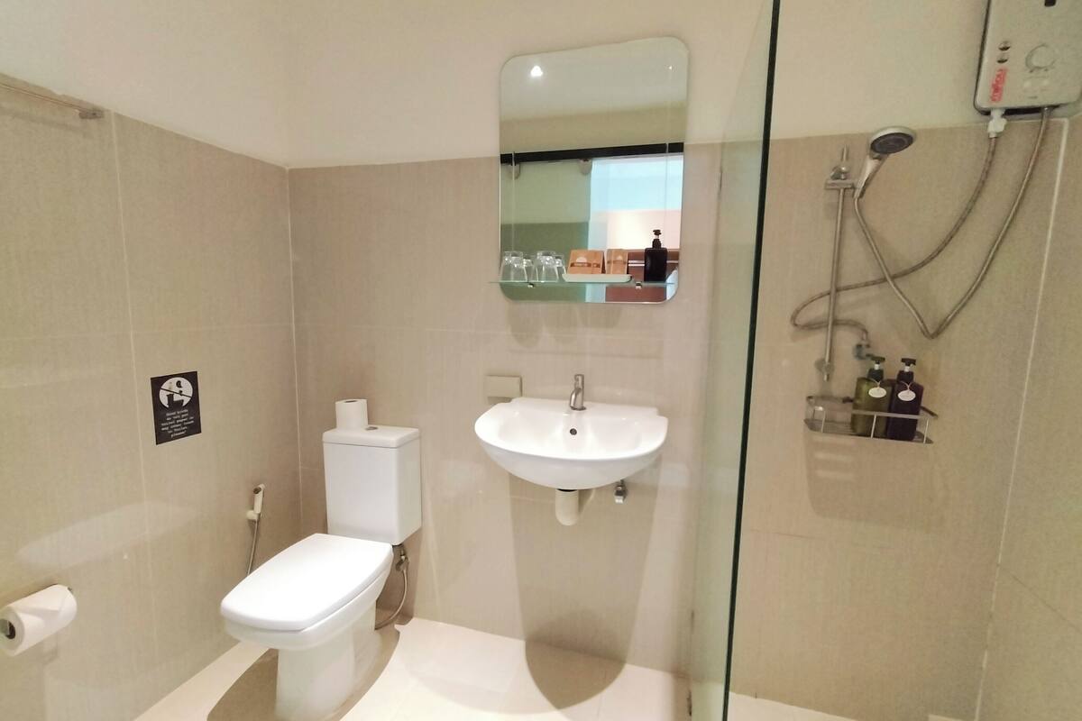 deluxe | bathroom | shower, free toiletries, hair dryer, bathrobes