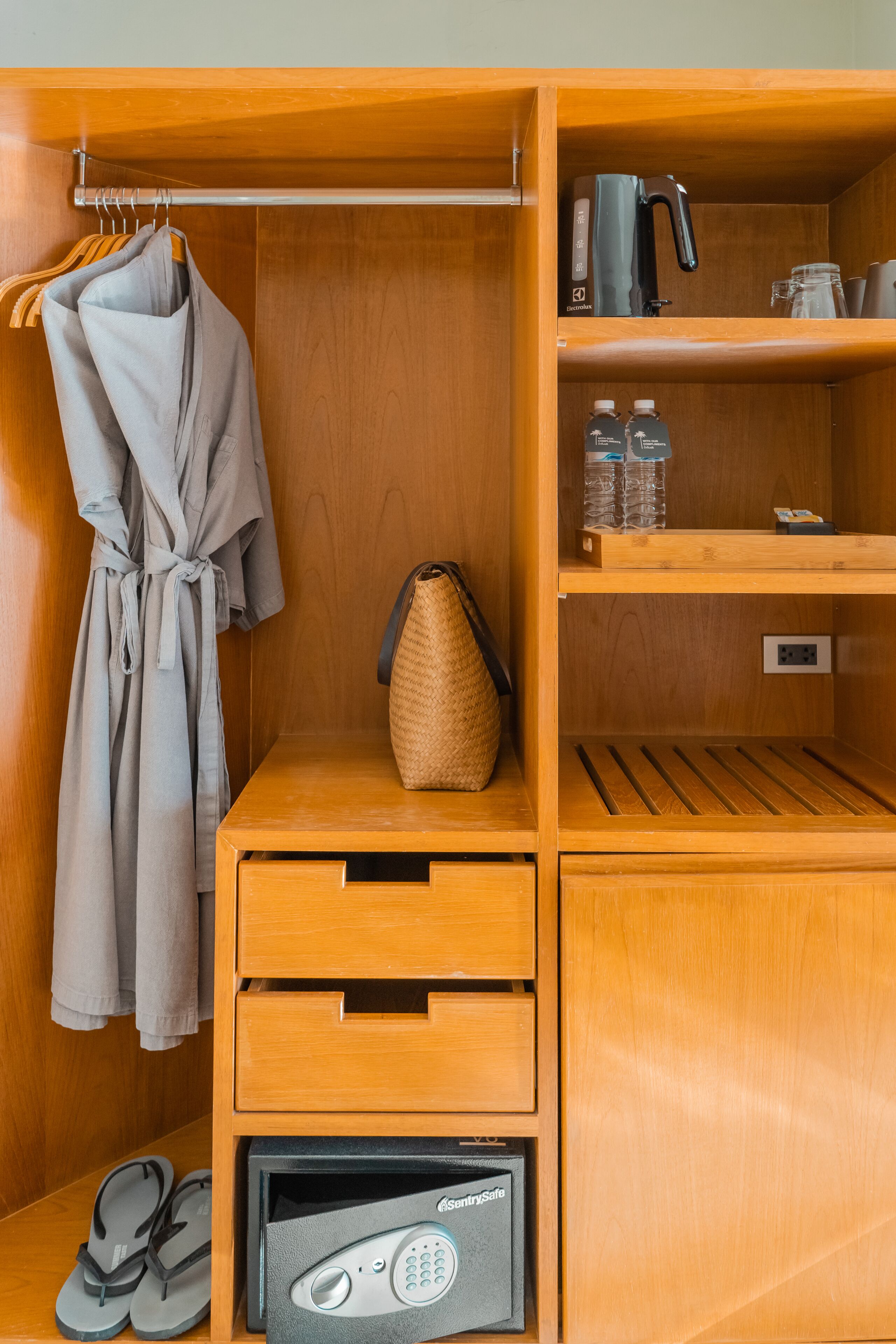 1 bedroom, in-room safe, desk, free wifi