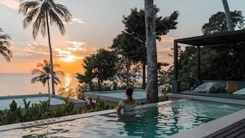 Seaview Pool Villa | In-room safe, desk, free WiFi, bed sheets