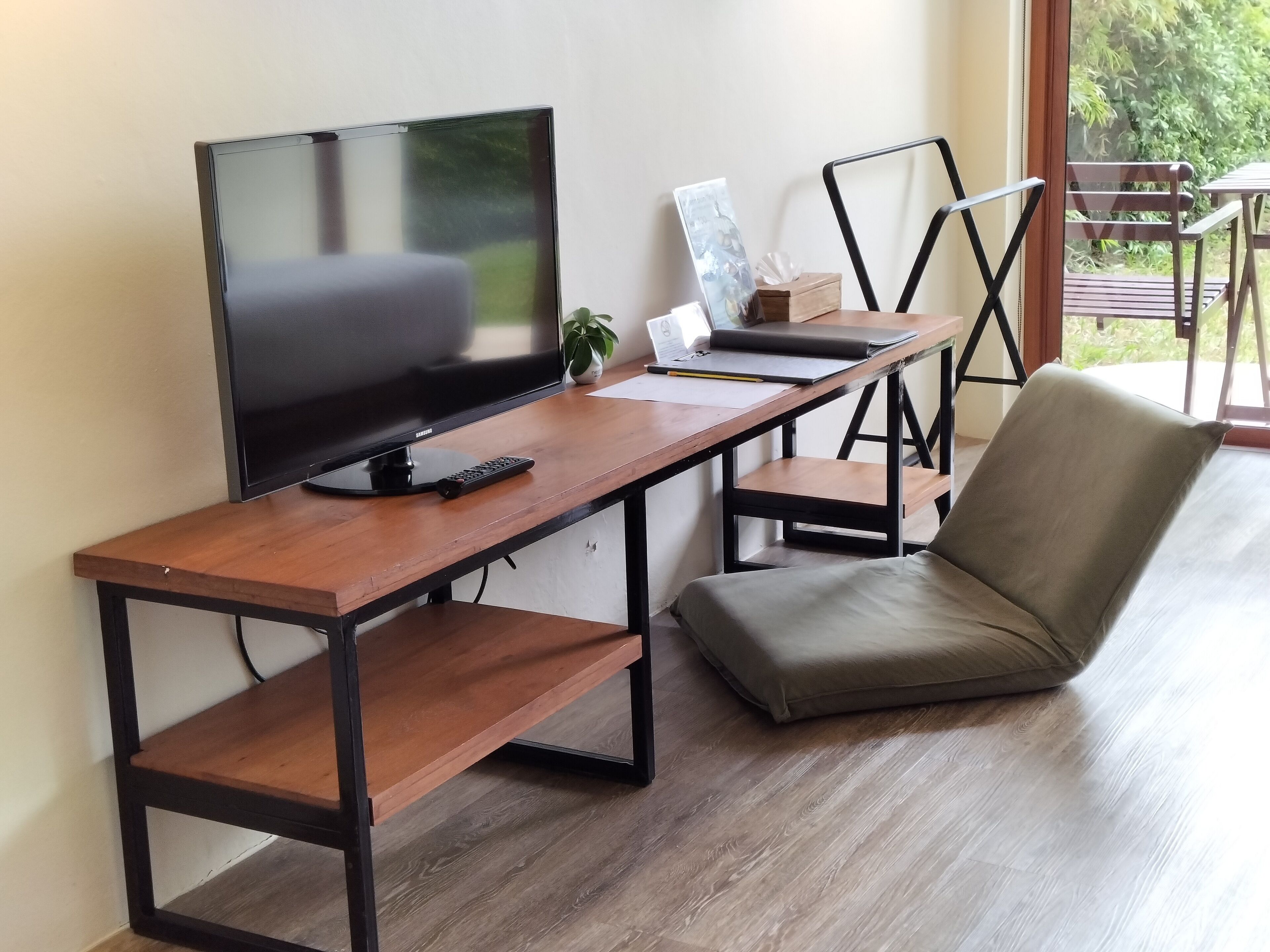 deluxe | 1 bedroom, in-room safe, desk, free wifi