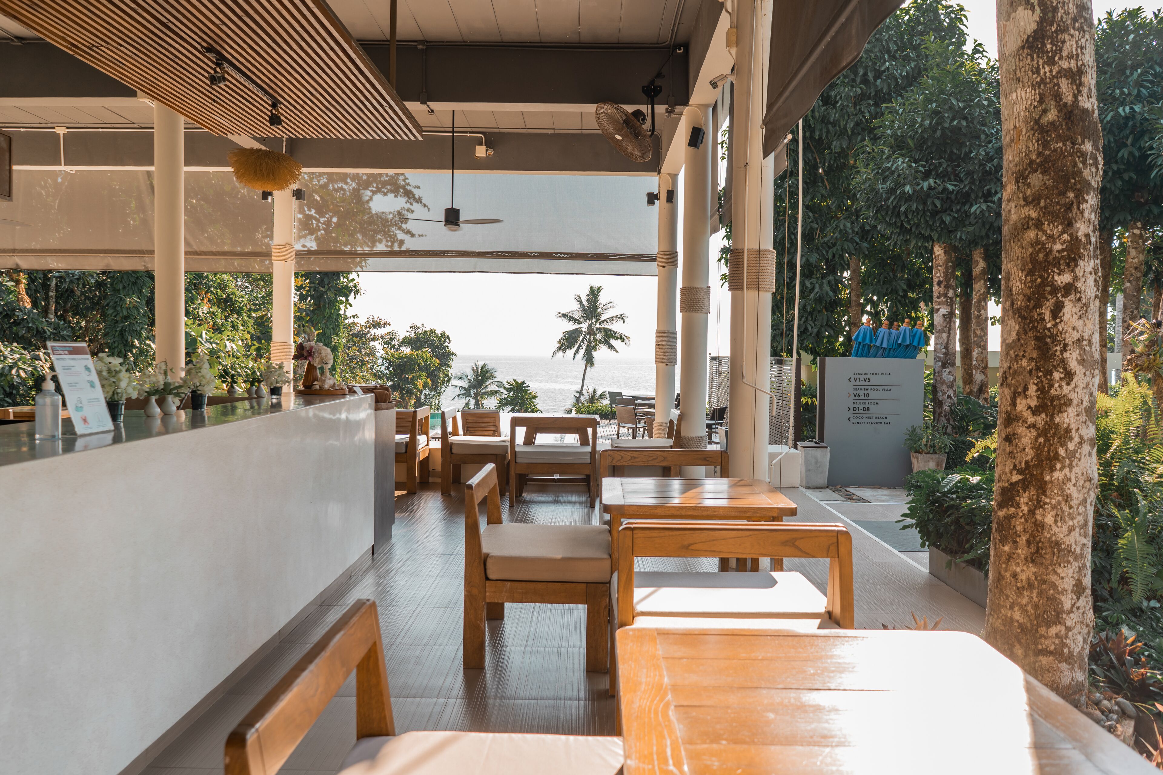 breakfast, lunch, dinner served; international cuisine, pool views