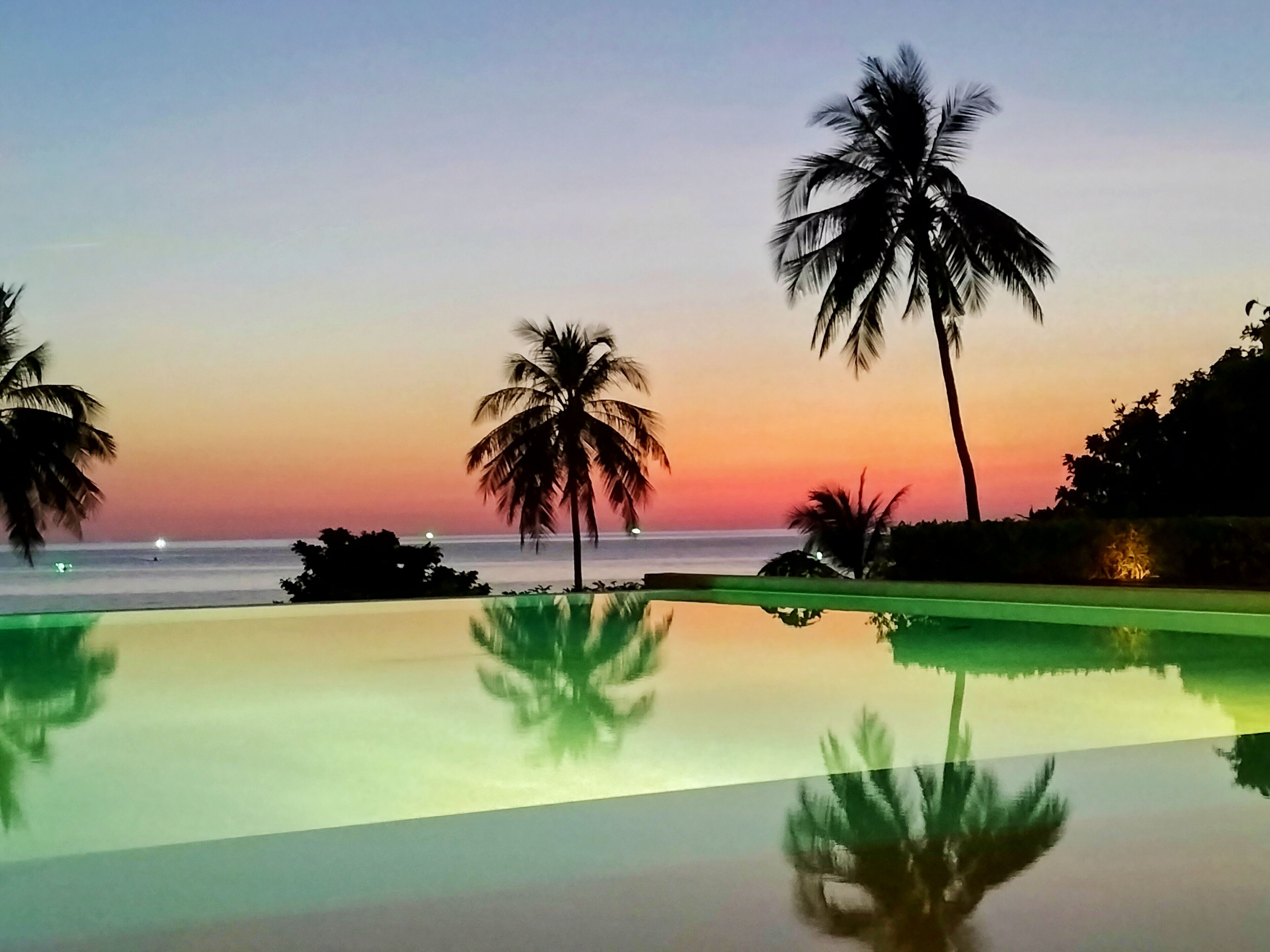 outdoor pool, free pool cabanas, pool umbrellas