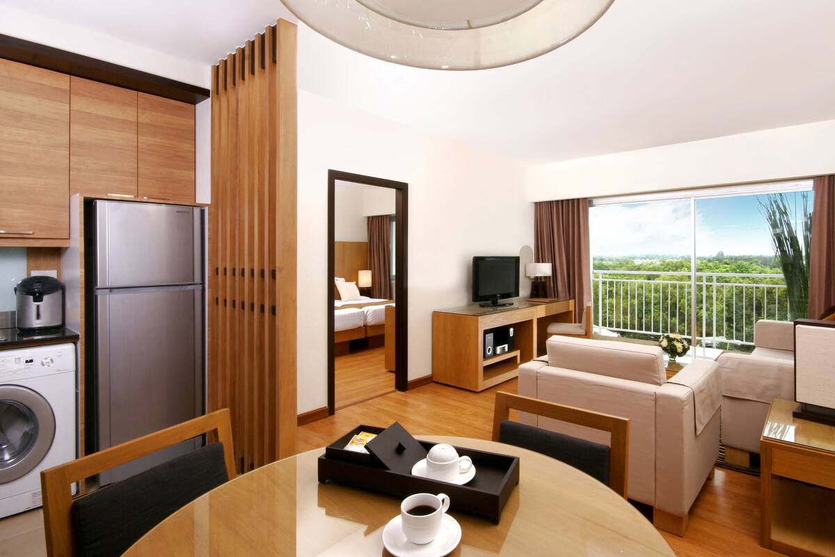 One Bedroom Suite | ห้องนั่งเล่น | ทีวีจอแบน, เครื่องเล่นดีวีดี