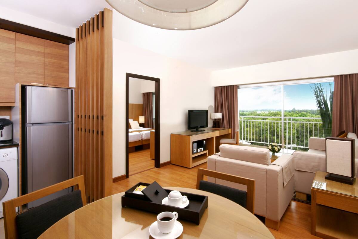 one bedroom suite | living room | flat-screen tv, dvd player
