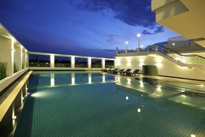 Außenpool, Liegestühle