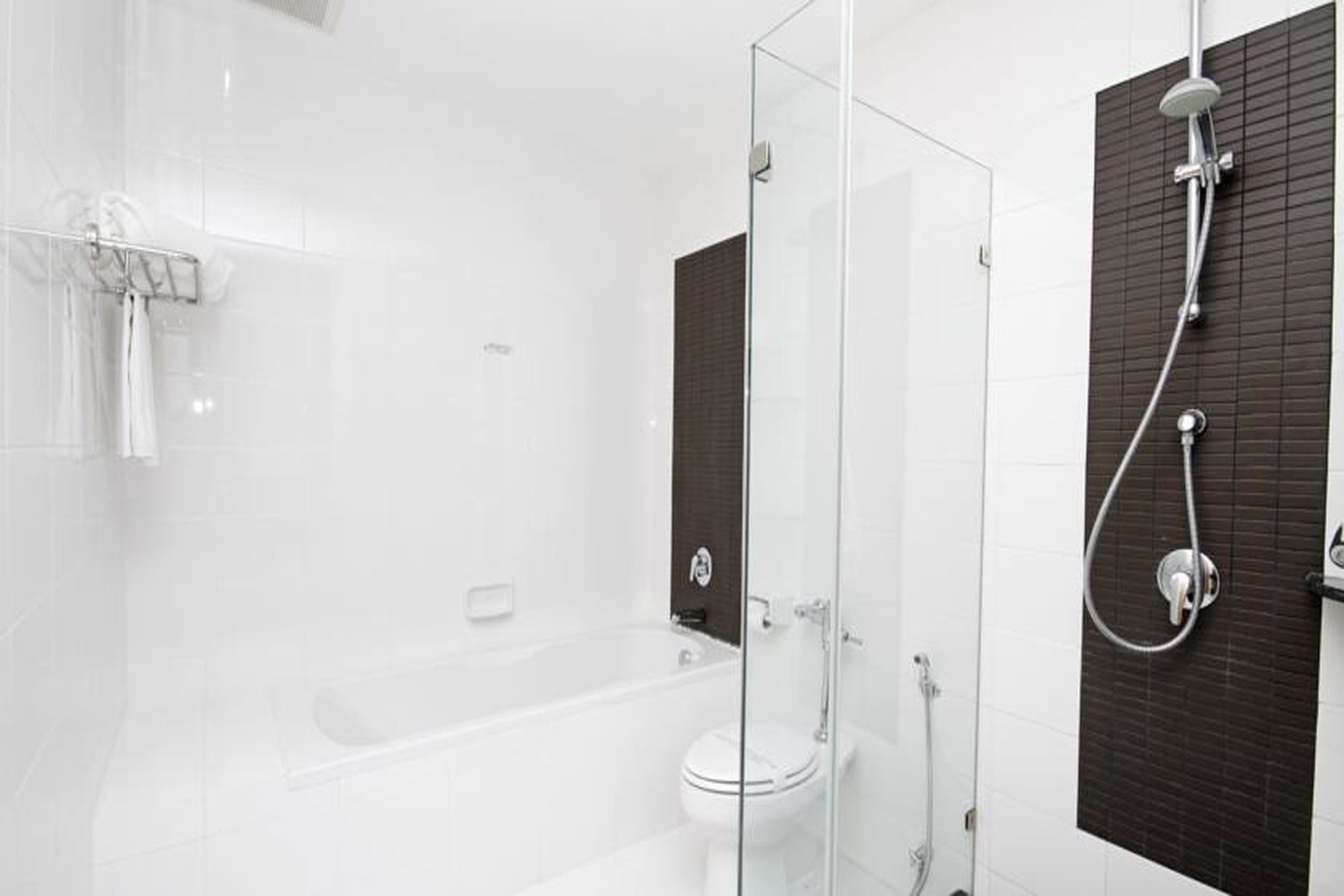 separate bathtub and shower, deep-soaking bathtub, free toiletries
