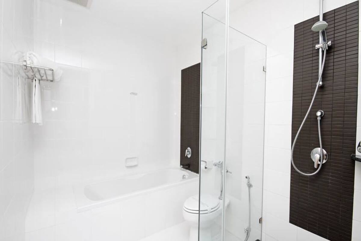 separate bathtub and shower, deep-soaking bathtub, free toiletries