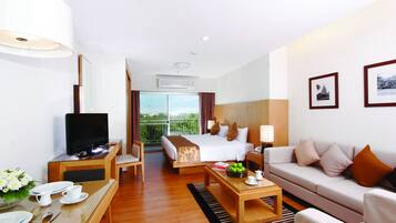 Studio Suite | Living area | Flat-screen TV, DVD player