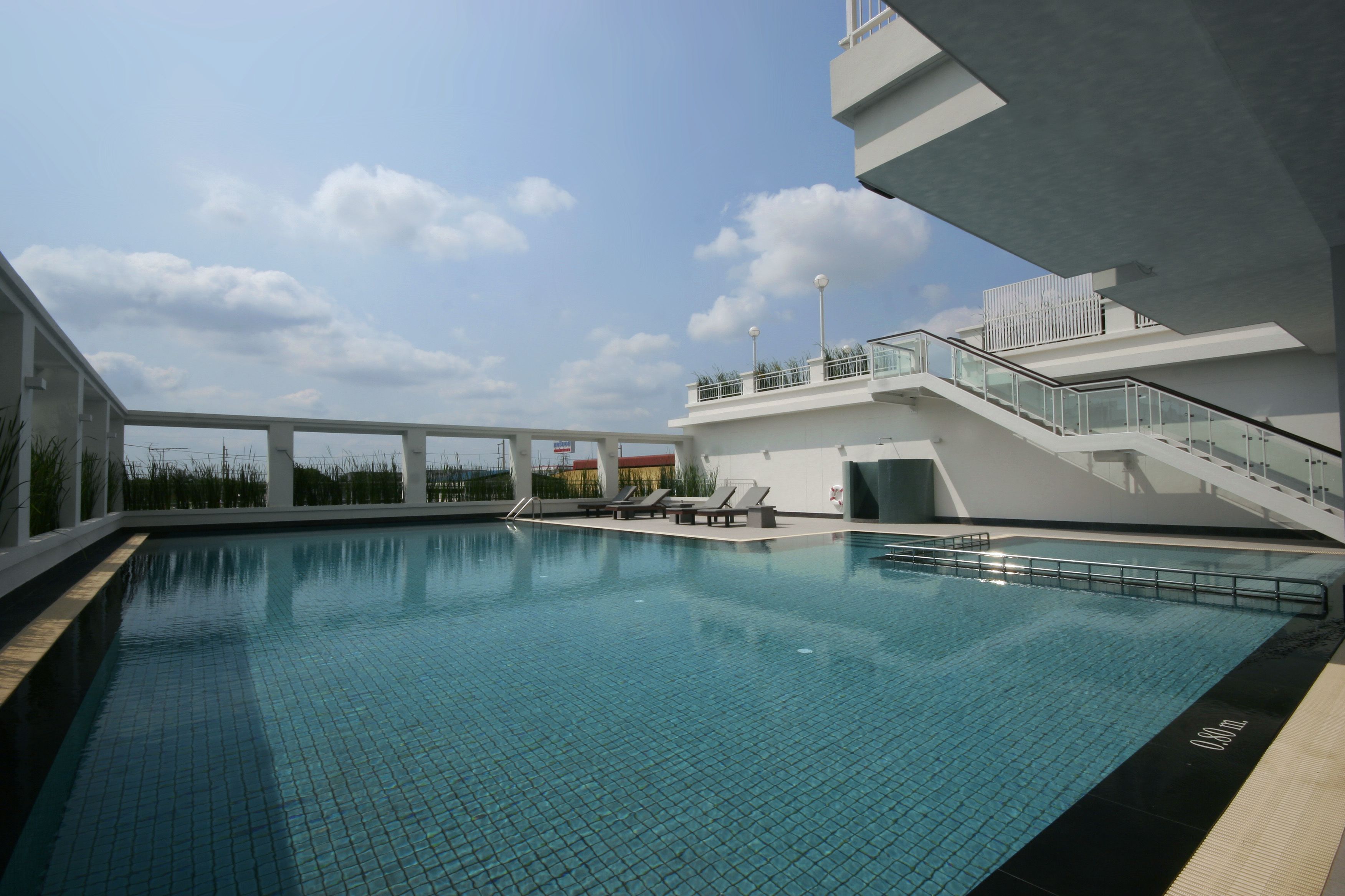 outdoor pool, pool loungers