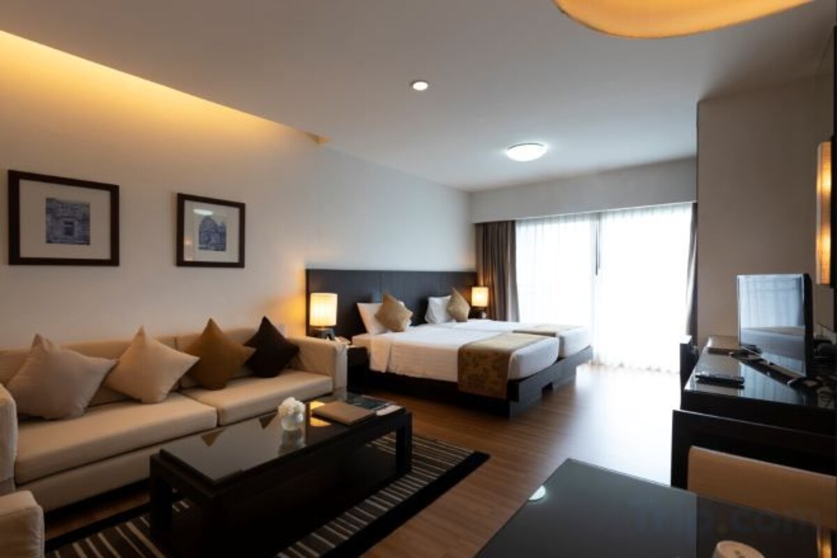 Ropa de cama de alta calidad, minibar, escritorio y cortinas opacas