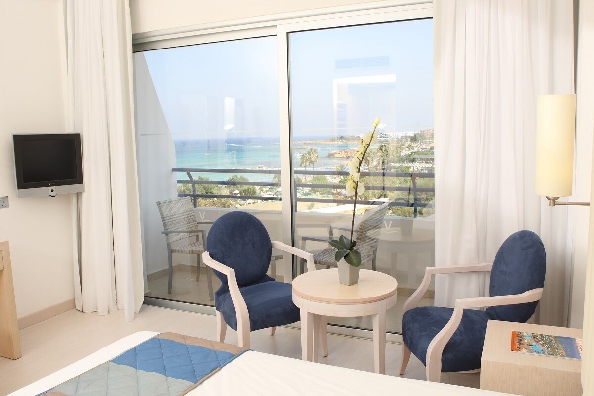 In-room safe, iron/ironing board, bed sheets