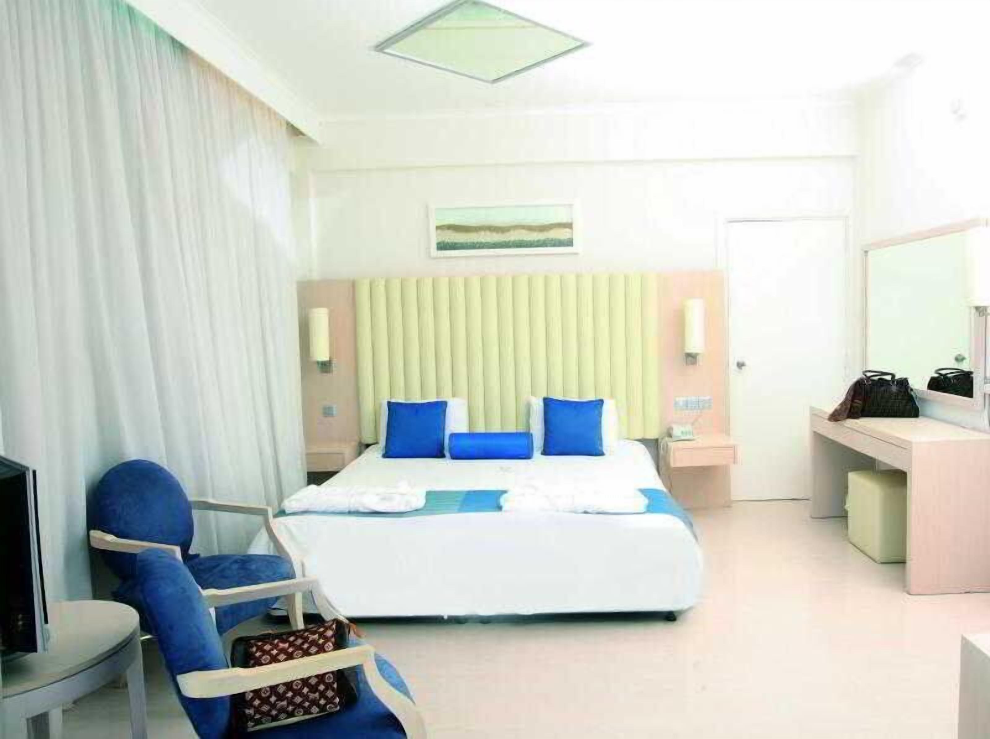 In-room safe, iron/ironing board, bed sheets