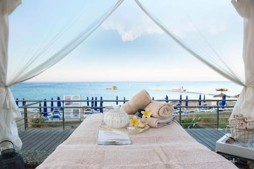 Sauna, bagno turco, sale per trattamenti e massaggi, manicure/pedicure