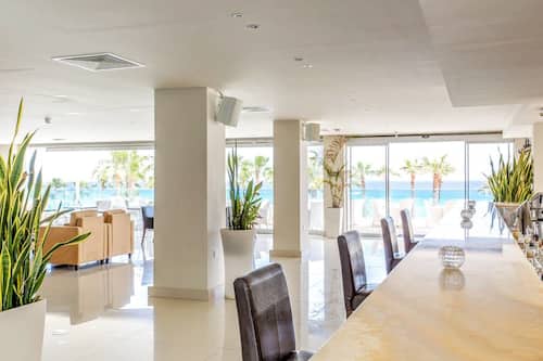 4 bar/lounge, bar a bordo piscina
