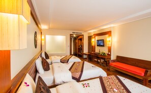 Premium bedding, minibar, in-room safe, individually decorated - Royal Empire Premium (Siem Reap)