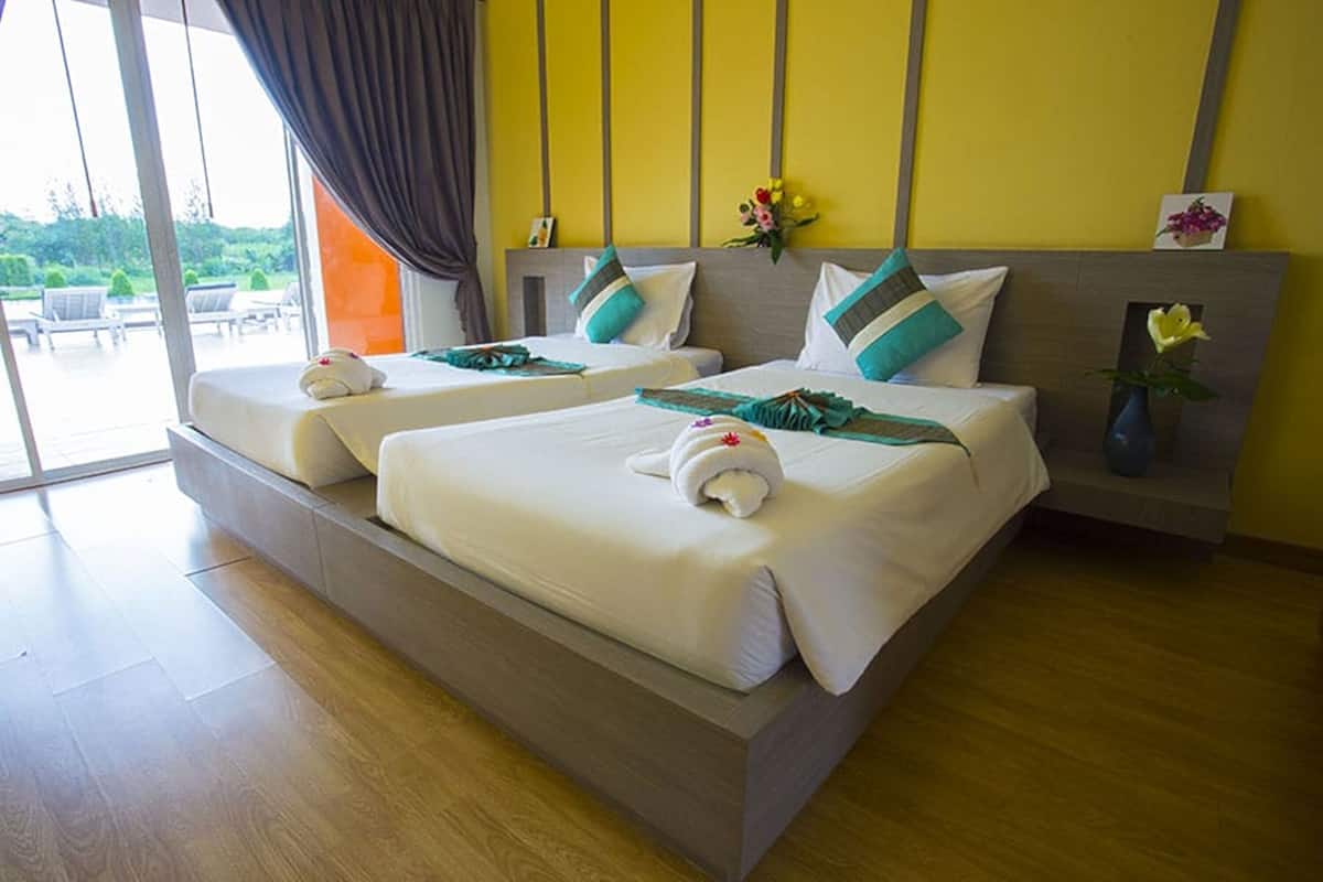 1 bedroom, premium bedding, minibar, desk