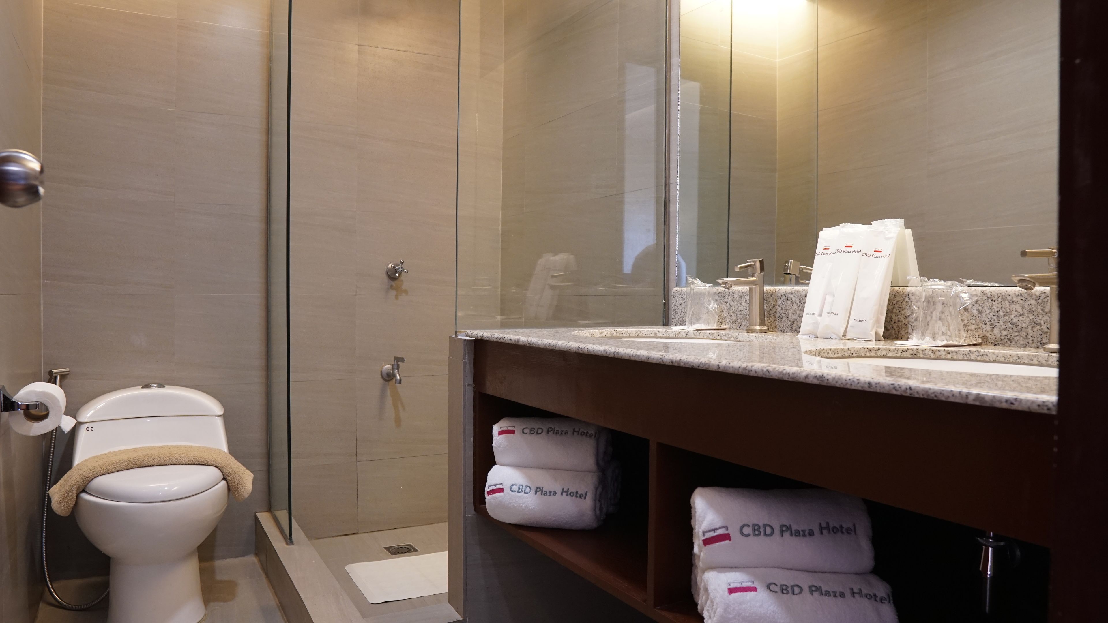 淋浴设施、免费洗浴用品、拖鞋、毛巾