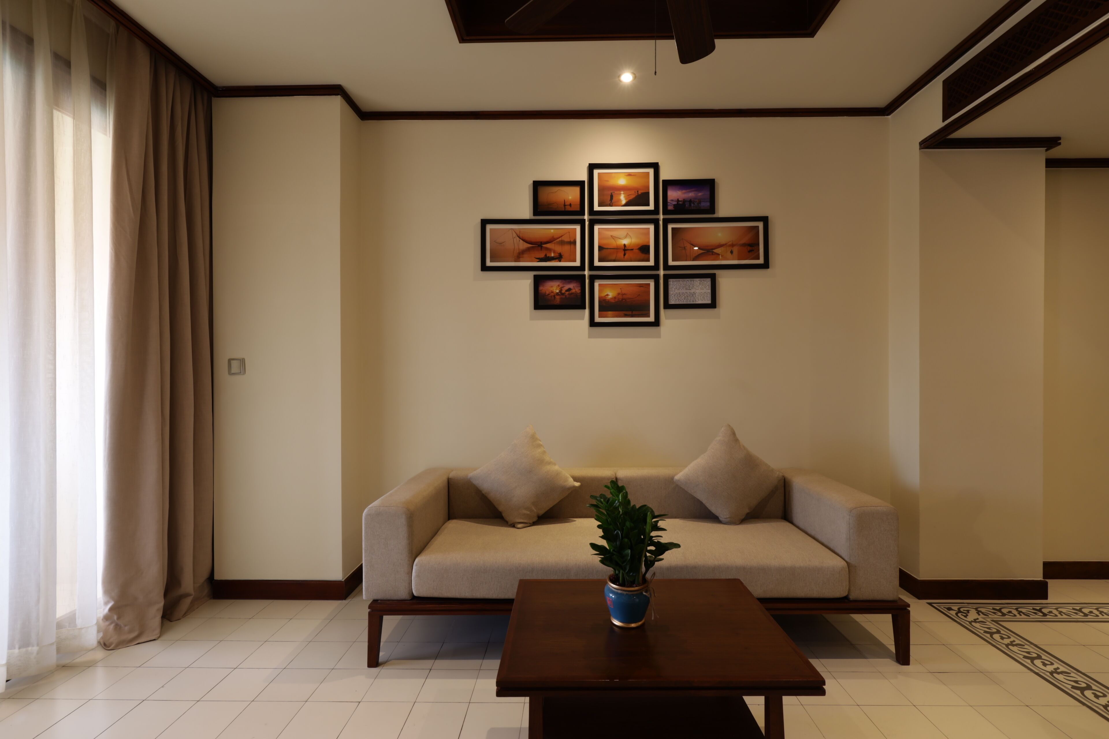 executive suite king/twin | living area | 40-inch led tv with cable channels, tv, fireplace