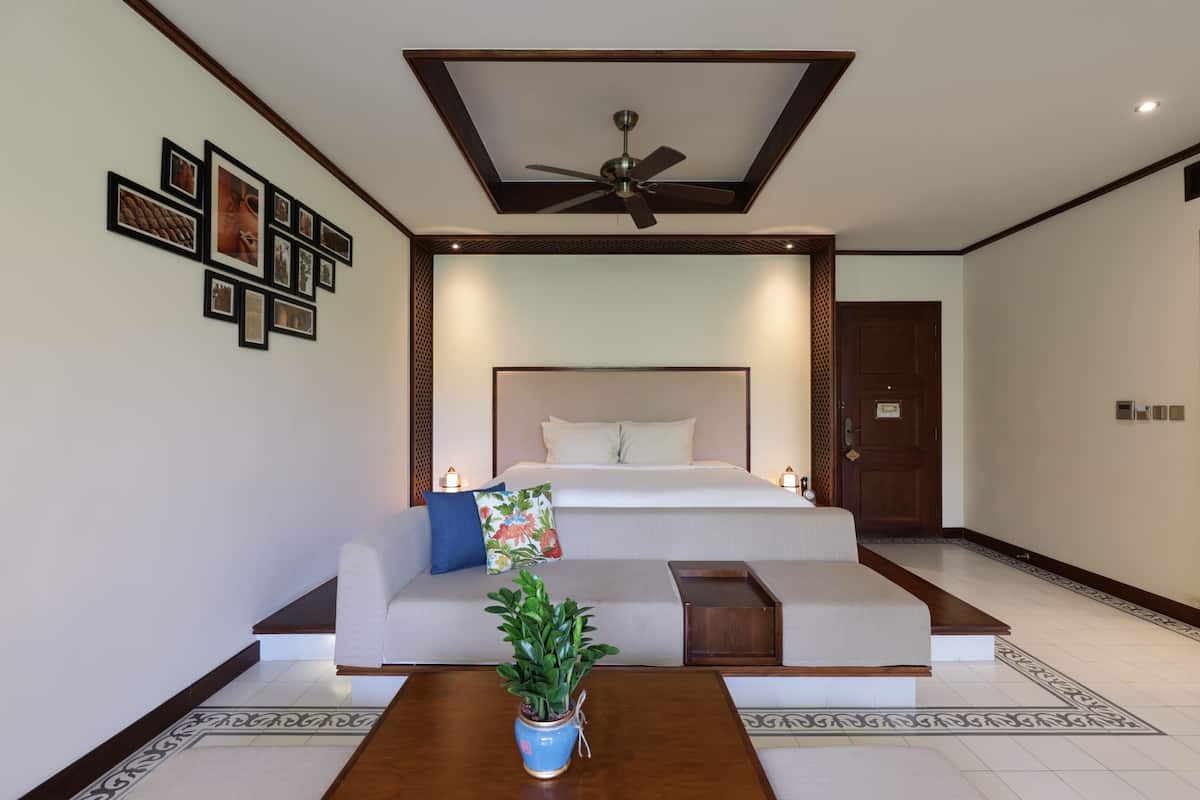Junior Suite | 1 bedroom, minibar, in-room safe, desk