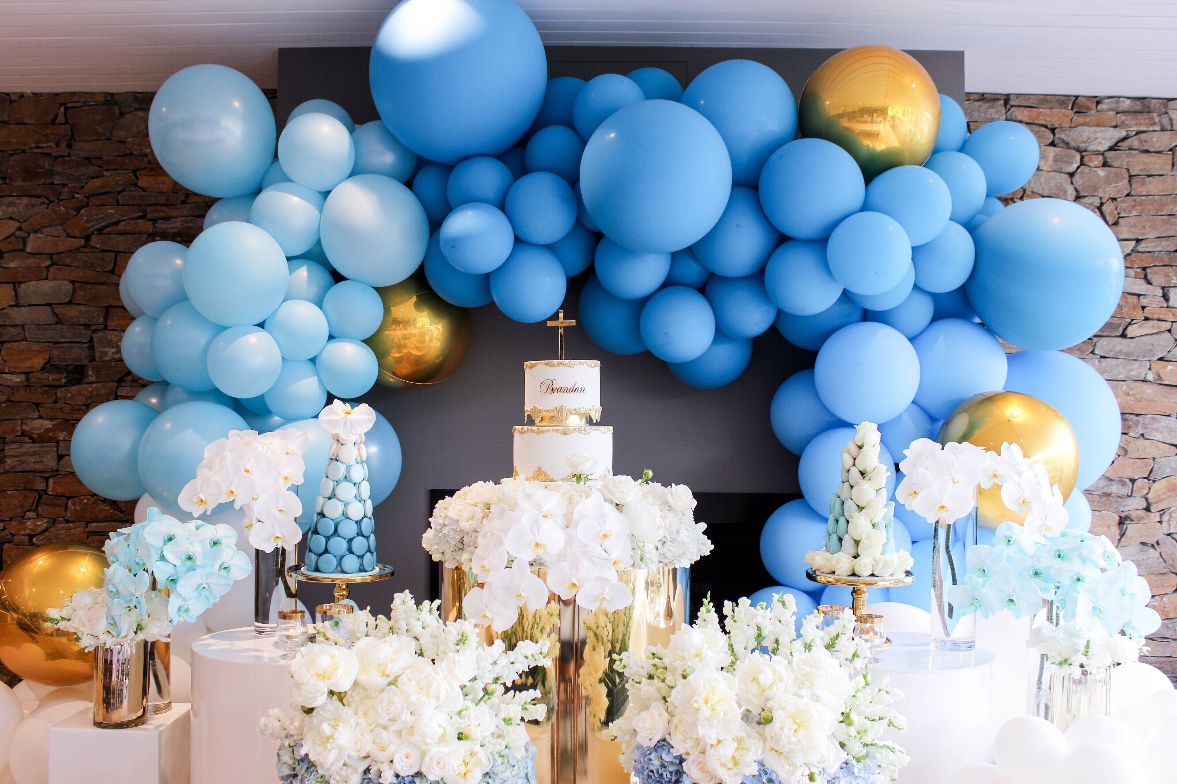 朝食、ランチ、ディナーに営業 (多国籍料理、ガーデン ビュー)