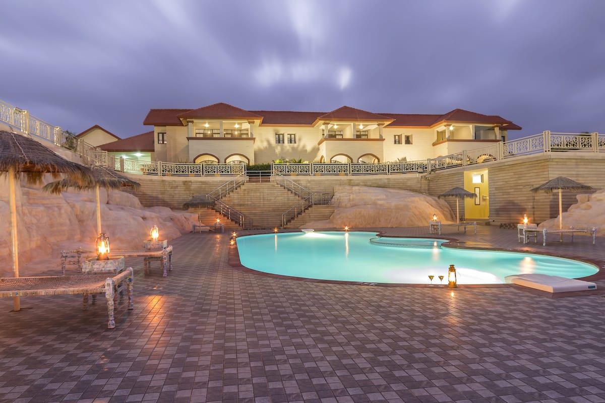 Deluxe Room | Outdoor pool