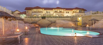 普杰瑞珍塔度假村 - 皇家兰花有限公司