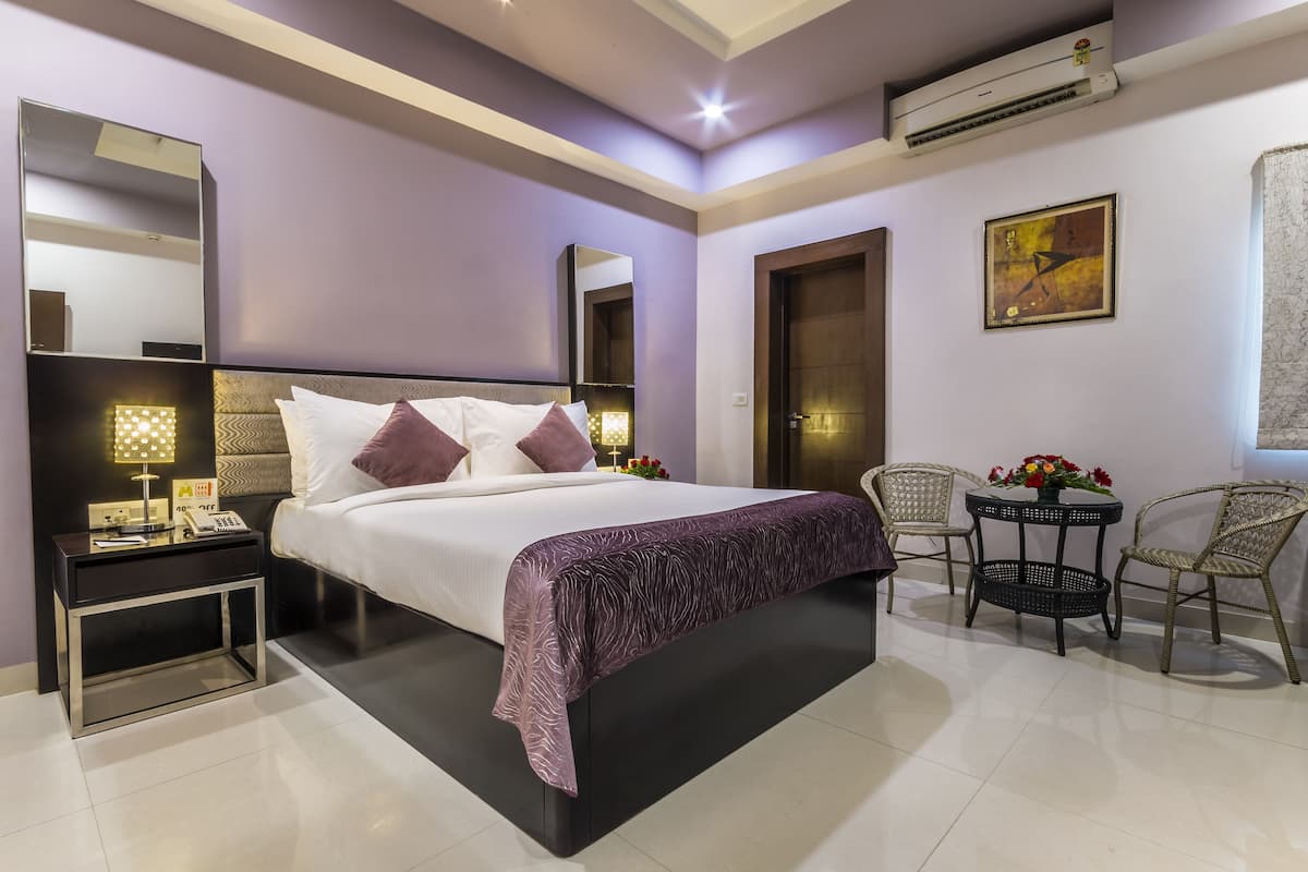 Executive Room | Laptop workspace, iron/ironing board, free WiFi, bed sheets