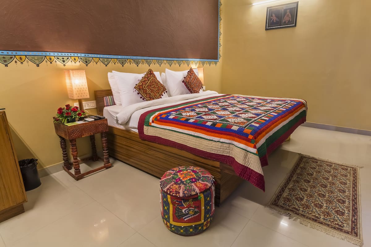 Heritage Room | Laptop workspace, iron/ironing board, free WiFi, bed sheets