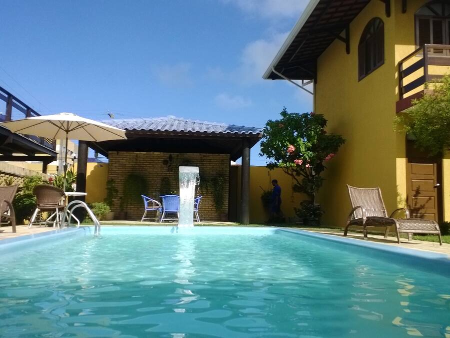 Utomhuspool, öppet 08.00 till 20.00, parasoller och solstolar