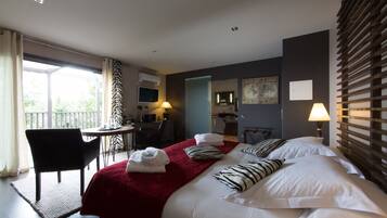 Deluxe-Bungalow, Parkblick | Hochwertige Bettwaren, Minibar, Zimmersafe, kostenloses WLAN