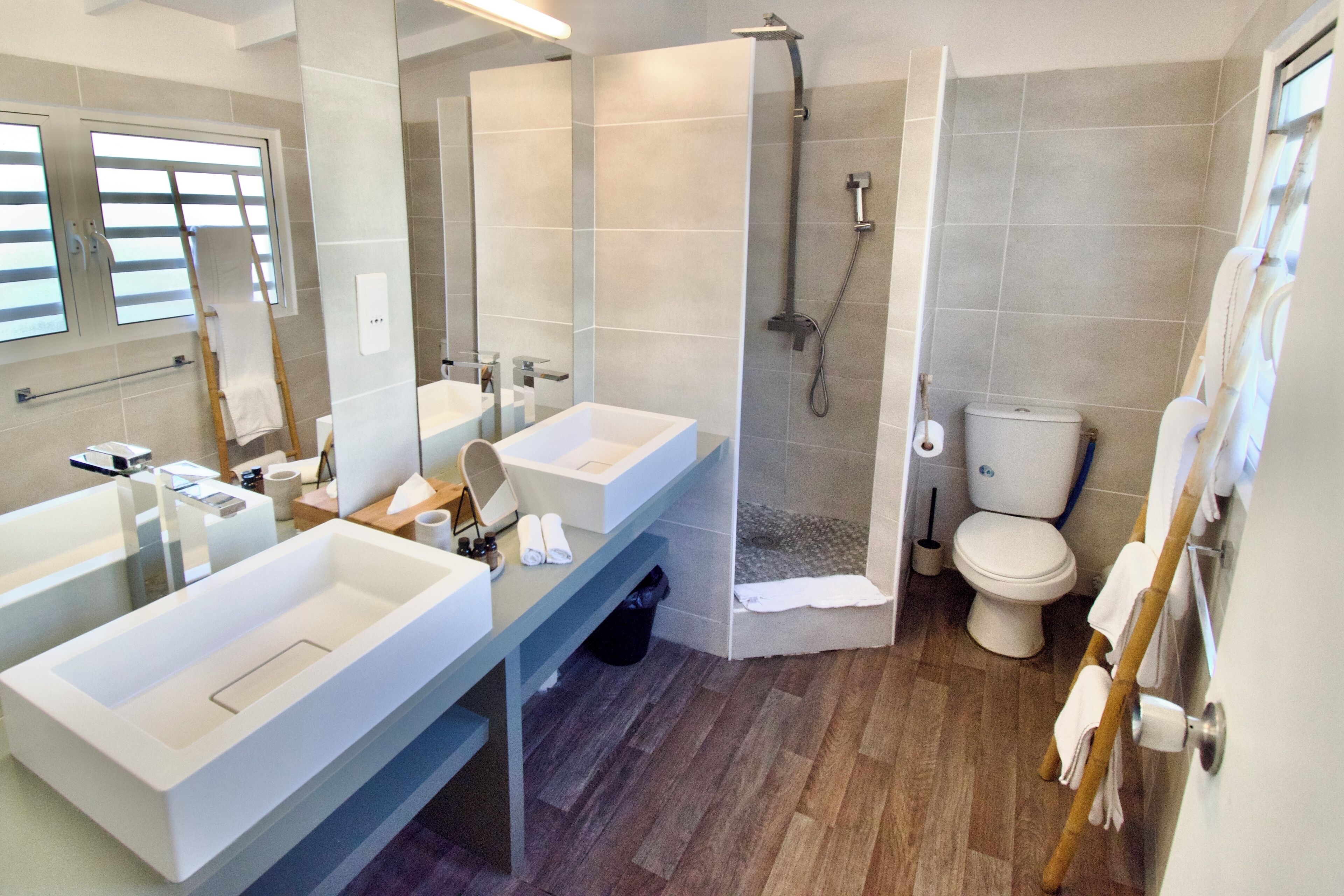Amandier | Bathroom | Shower, free toiletries, hair dryer, towels