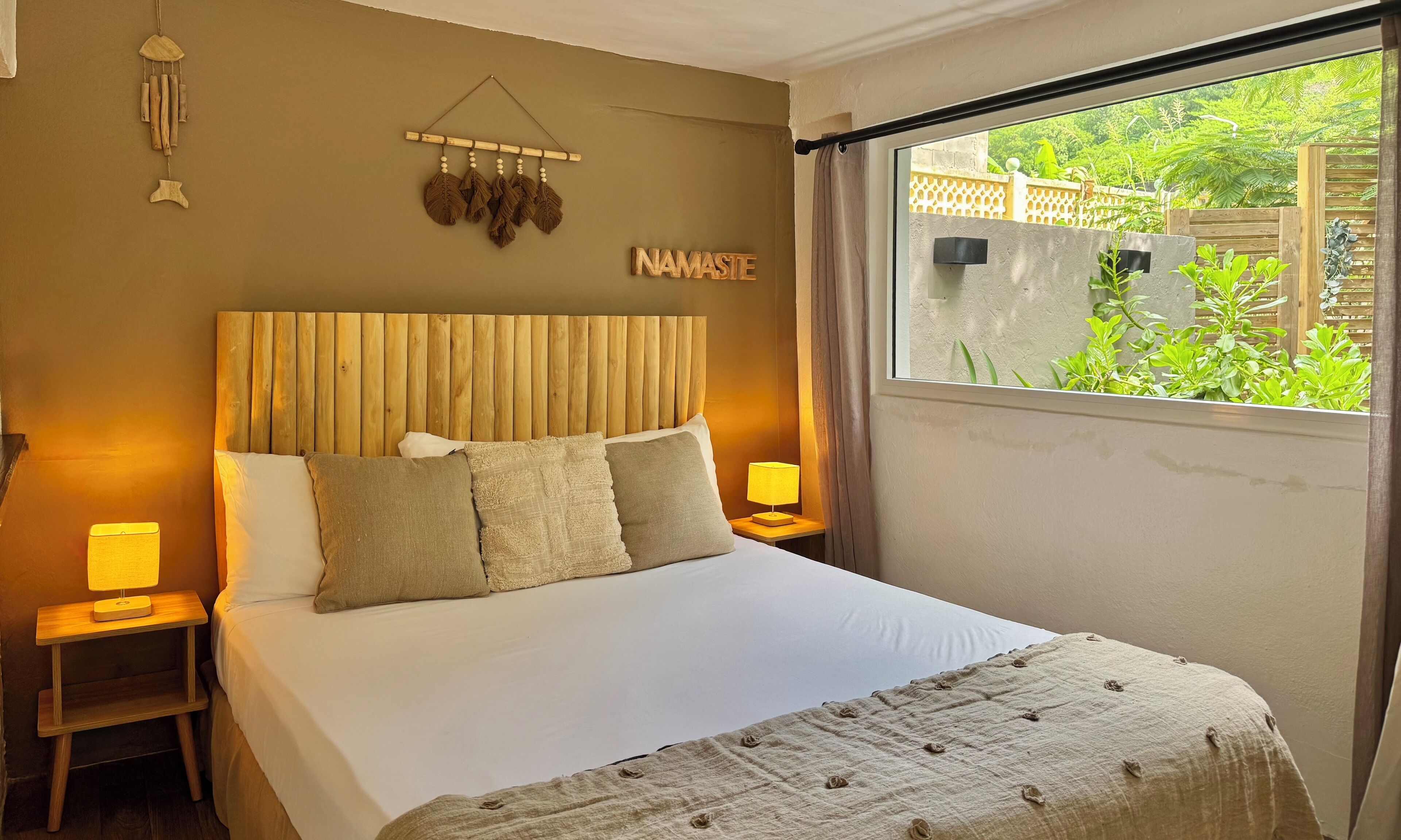 Flamboyant  | Minibar, in-room safe, iron/ironing board, free cribs/infant beds