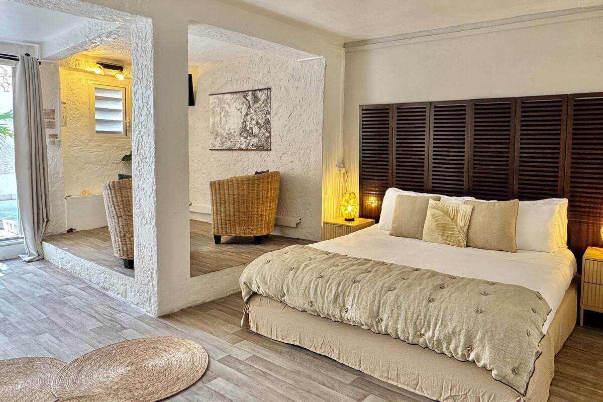 Hibiscus  | Minibar, in-room safe, iron/ironing board, free cots/infant beds