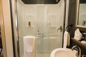 Room, 1 Queen Bed | Bathroom shower