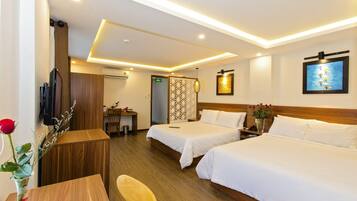 Family Room, 1 Bedroom, Garden View | Living room | 21-inch TV with cable channels