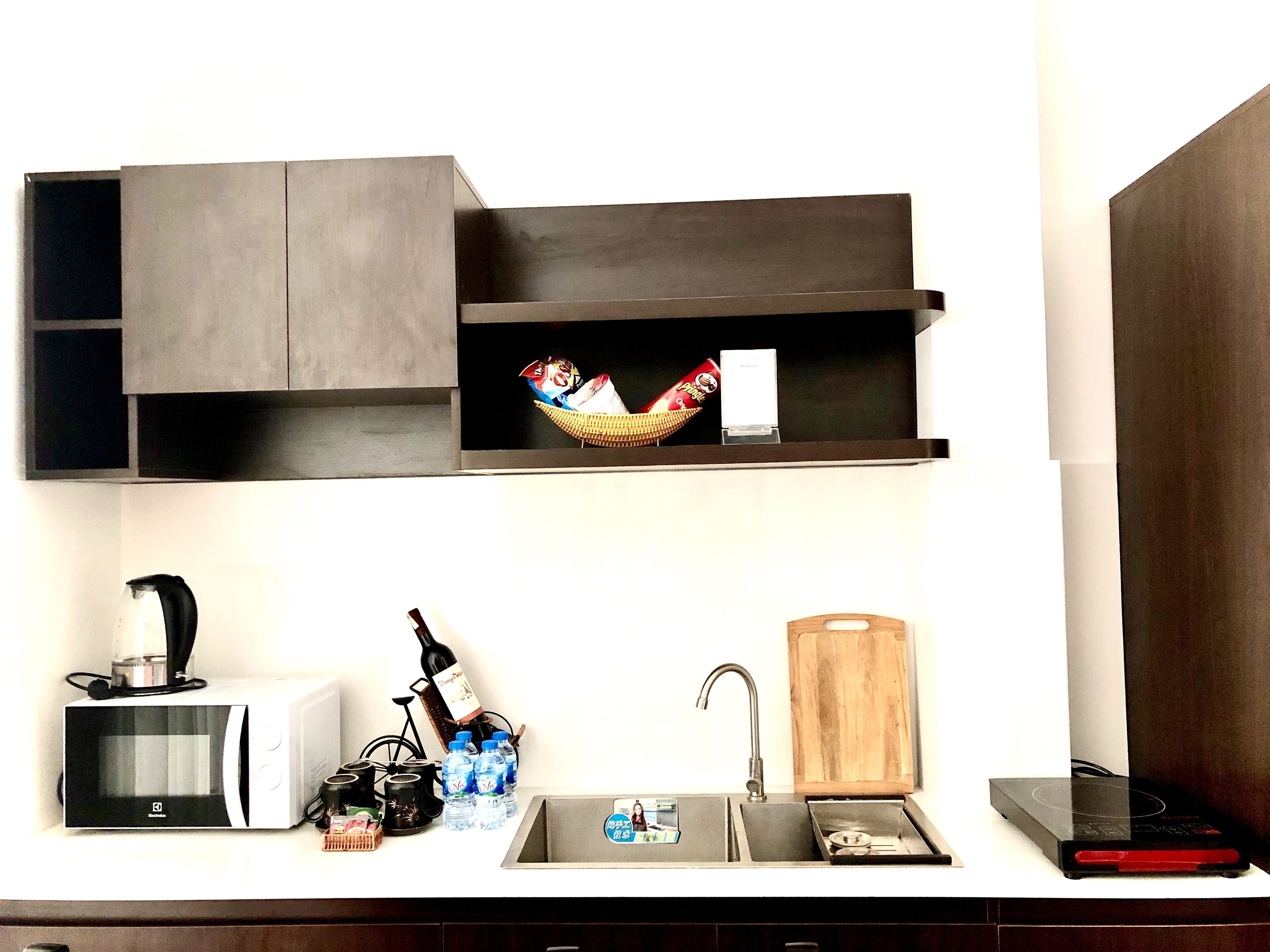 junior suite, garden view | private kitchen | coffee/tea maker, electric kettle, cookware/dishes/utensils