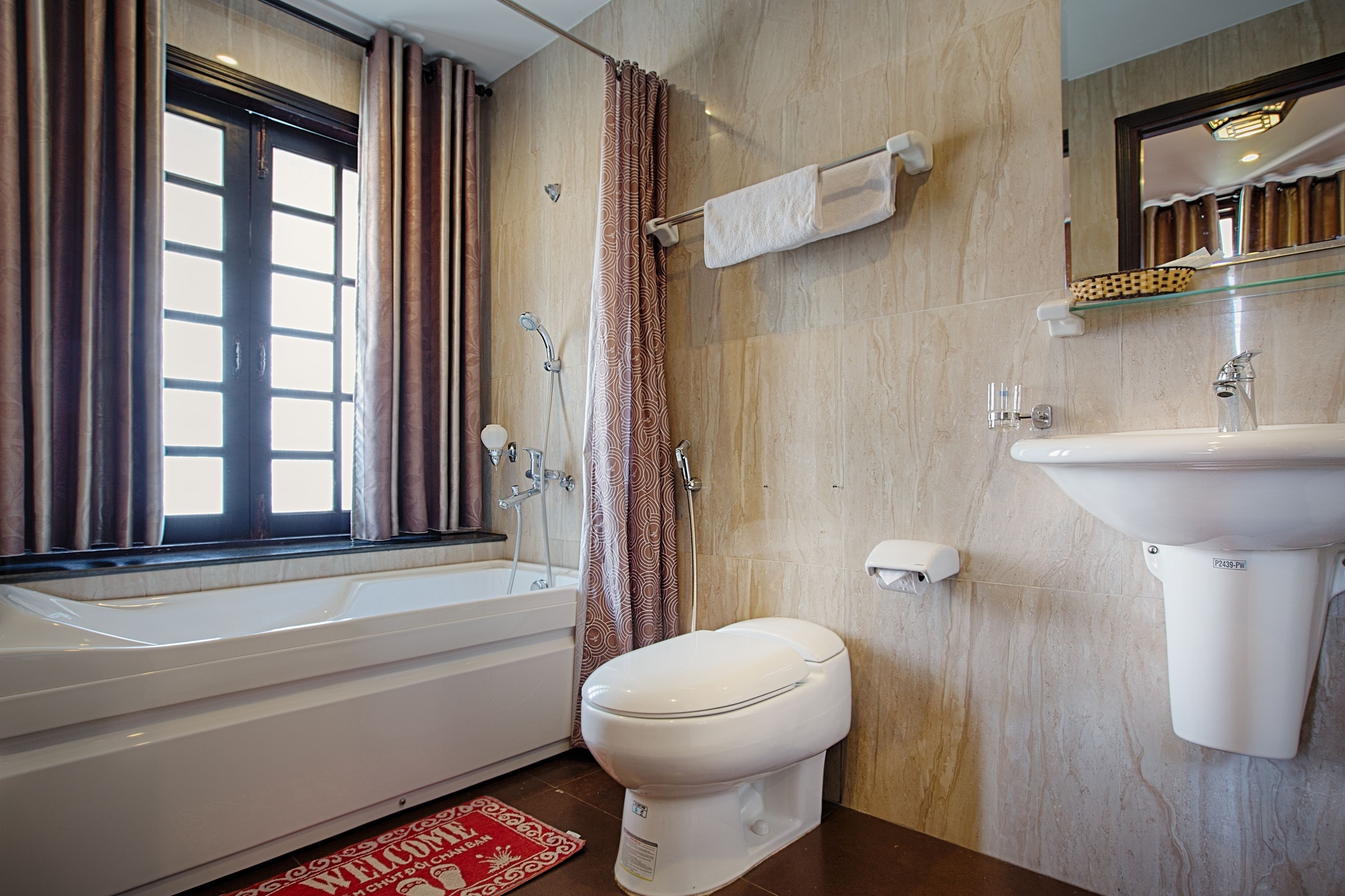 junior suite, garden view | bathroom | shower, rainfall showerhead, free toiletries, hair dryer