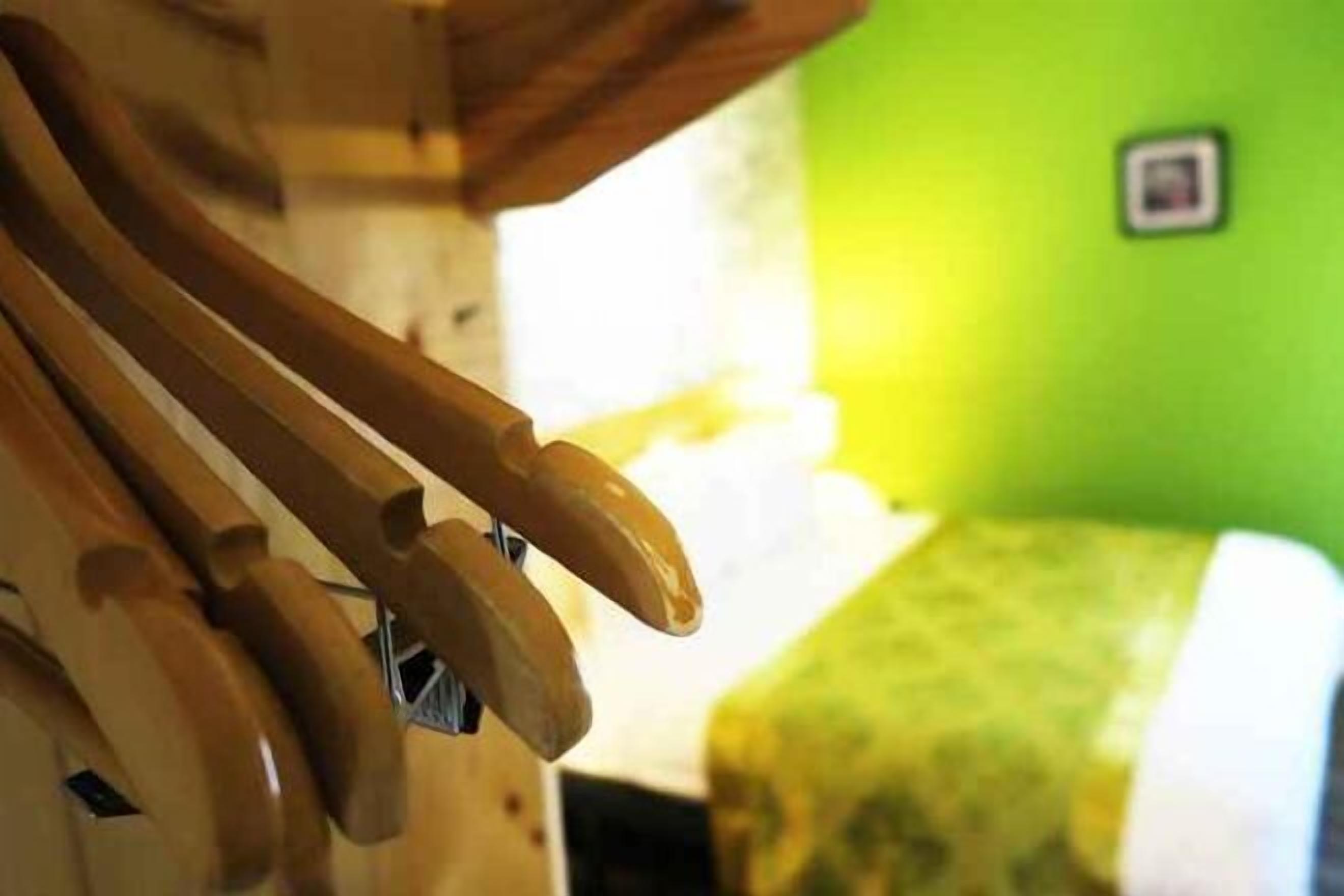 Zimmersafe, Schreibtisch, laptopgeeigneter Arbeitsplatz