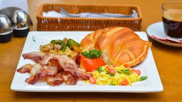 Free daily English breakfast