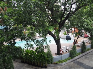 Kolam renang terbuka