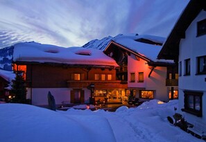 Front of property - Hotel Apartments Alpenrose (Au)