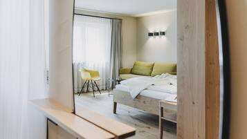 Dubbelrum (Zitterklapfen) | SÀngtillbehör av högsta kvalitet och vÀrdeförvaringsskÄp pÄ rummet