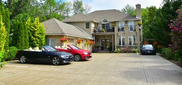 Fachada de la propiedad