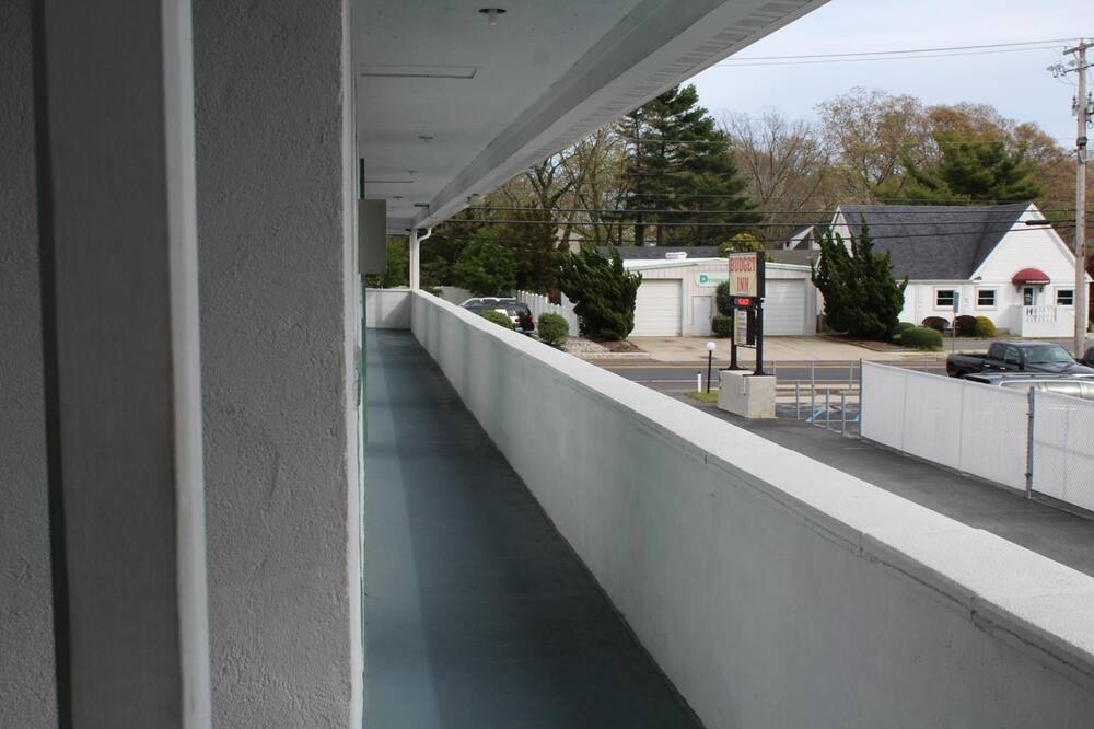 Budget Inn Motel Suites