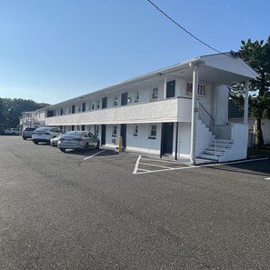 Standard Room, 2 Double Beds, Non Smoking | Iron/ironing board, free WiFi - Budget Inn Motel Suites (Somers Point)