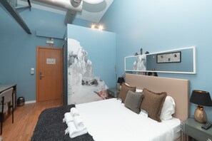 Double Room, Private Bathroom - Lisbon Destination Hostel (Lisbon)