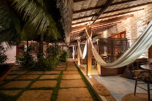 Apartamento superior, 2 quartos | Varanda