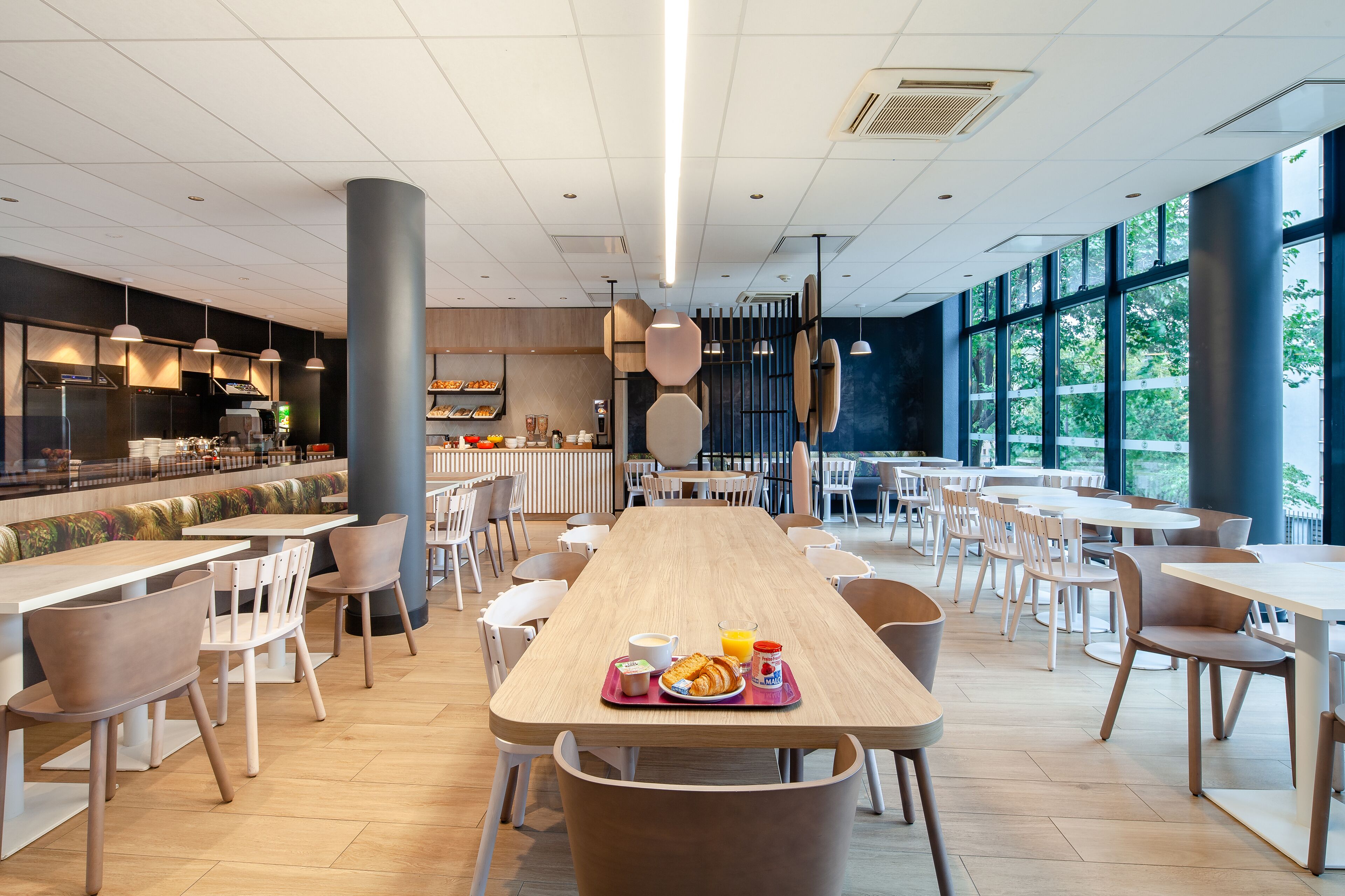 بوفيه فطور يوميًا مقابل رسوم